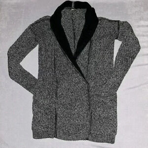 Lululemon Athletica Gray Sweater with Black Collar